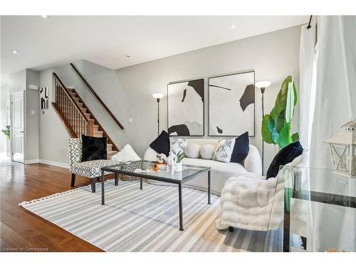 1020 Oakcrossing Gate, London, ON - Indoor Photo Showing Living Room