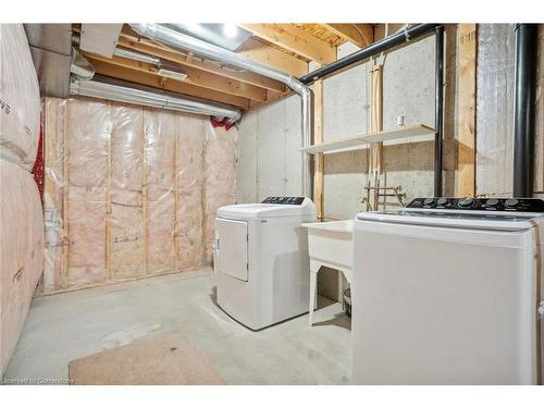 1020 Oakcrossing Gate, London, ON - Indoor Photo Showing Laundry Room