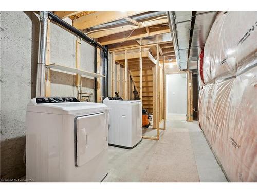 1020 Oakcrossing Gate, London, ON - Indoor Photo Showing Laundry Room