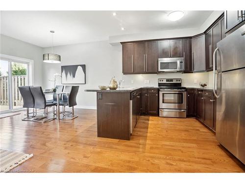 1020 Oakcrossing Gate, London, ON - Indoor Photo Showing Kitchen