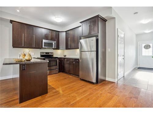 1020 Oakcrossing Gate, London, ON - Indoor Photo Showing Kitchen