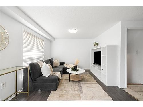 129 Cheltenham Road, Barrie, ON - Indoor Photo Showing Living Room