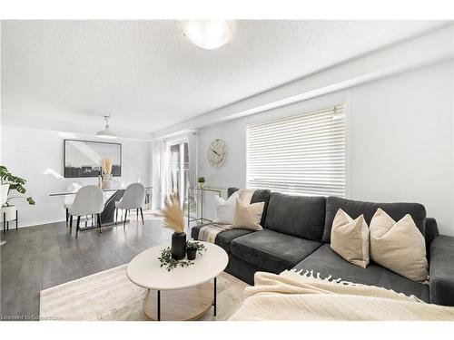 129 Cheltenham Road, Barrie, ON - Indoor Photo Showing Living Room