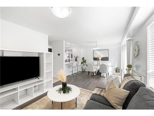 129 Cheltenham Road, Barrie, ON - Indoor Photo Showing Living Room