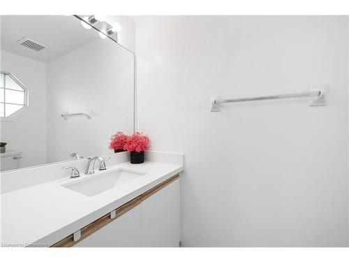 129 Cheltenham Road, Barrie, ON - Indoor Photo Showing Bathroom