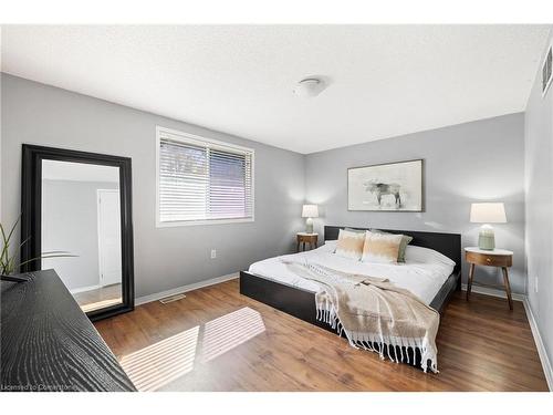 129 Cheltenham Road, Barrie, ON - Indoor Photo Showing Bedroom