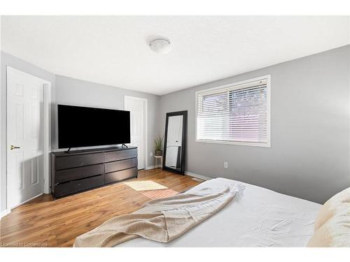 129 Cheltenham Road, Barrie, ON - Indoor Photo Showing Bedroom