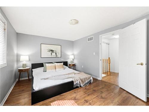 129 Cheltenham Road, Barrie, ON - Indoor Photo Showing Bedroom