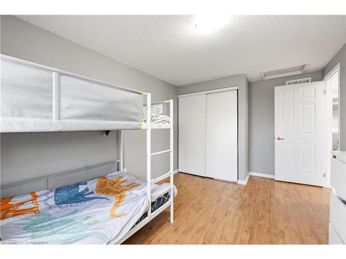 129 Cheltenham Road, Barrie, ON - Indoor Photo Showing Bedroom