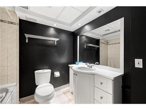 129 Cheltenham Road, Barrie, ON - Indoor Photo Showing Bathroom