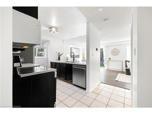 129 Cheltenham Road, Barrie, ON - Indoor Photo Showing Kitchen