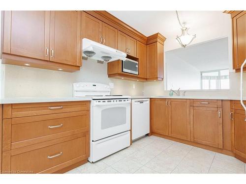 827-25 Austin Drive, Markham, ON - Indoor Photo Showing Kitchen