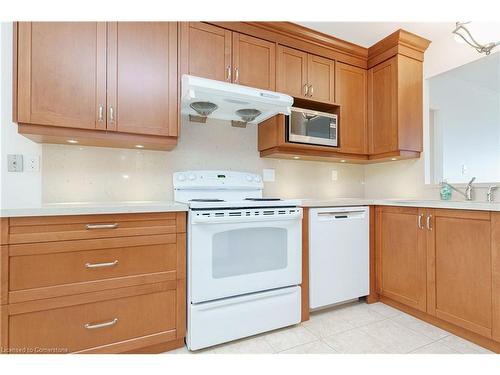 827-25 Austin Drive, Markham, ON - Indoor Photo Showing Kitchen