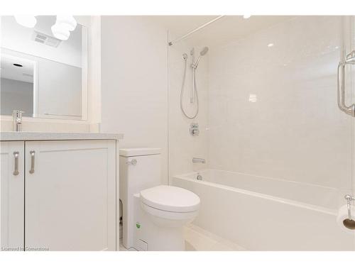 827-25 Austin Drive, Markham, ON - Indoor Photo Showing Bathroom