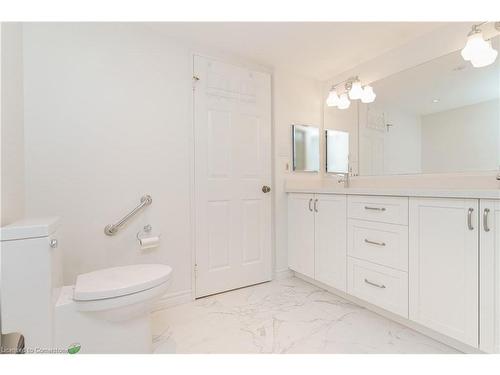 827-25 Austin Drive, Markham, ON - Indoor Photo Showing Bathroom