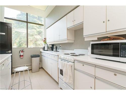 827-25 Austin Drive, Markham, ON - Indoor Photo Showing Kitchen