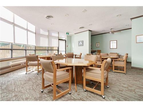 827-25 Austin Drive, Markham, ON - Indoor Photo Showing Dining Room