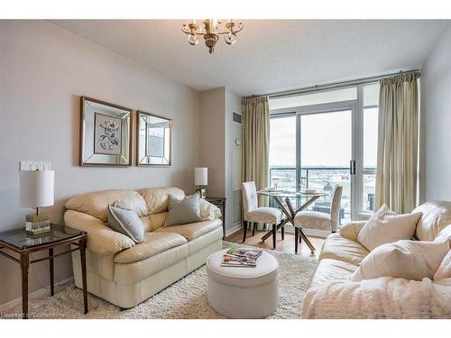 1701-4889 Kimbermount Avenue, Mississauga, ON - Indoor Photo Showing Living Room