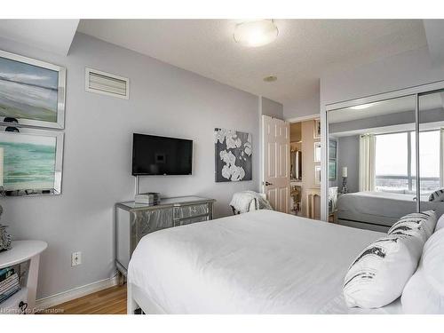 1701-4889 Kimbermount Avenue, Mississauga, ON - Indoor Photo Showing Bedroom