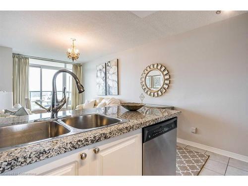 1701-4889 Kimbermount Avenue, Mississauga, ON - Indoor Photo Showing Kitchen With Double Sink