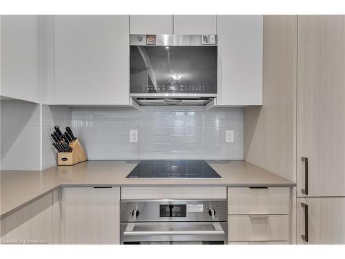 704-2481 Taunton Road Road, Oakville, ON - Indoor Photo Showing Kitchen