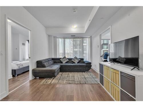 704-2481 Taunton Road Road, Oakville, ON - Indoor Photo Showing Living Room