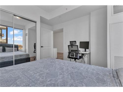 704-2481 Taunton Road Road, Oakville, ON - Indoor Photo Showing Bedroom