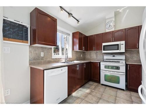 35-24 Kenyon Crescent, Grimsby, ON - Indoor Photo Showing Kitchen