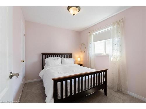 35-24 Kenyon Crescent, Grimsby, ON - Indoor Photo Showing Bedroom