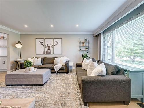 5 Core Crescent, Brampton, ON - Indoor Photo Showing Living Room