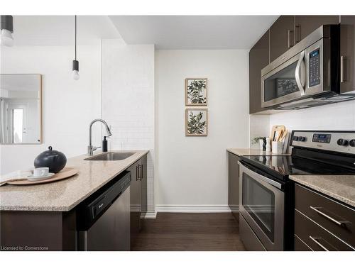 22-120 Twenty Fourth Street, Toronto, ON - Indoor Photo Showing Kitchen With Upgraded Kitchen