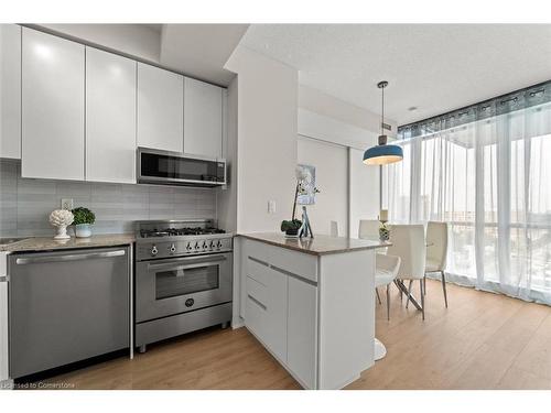 1605-30 Canterbury Place, Toronto, ON - Indoor Photo Showing Kitchen With Upgraded Kitchen