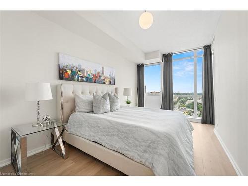 1605-30 Canterbury Place, Toronto, ON - Indoor Photo Showing Bedroom