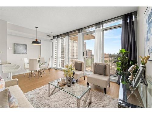 1605-30 Canterbury Place, Toronto, ON - Indoor Photo Showing Living Room