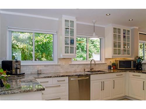 164 Mcmurchy Avenue S, Brampton, ON - Indoor Photo Showing Kitchen With Upgraded Kitchen