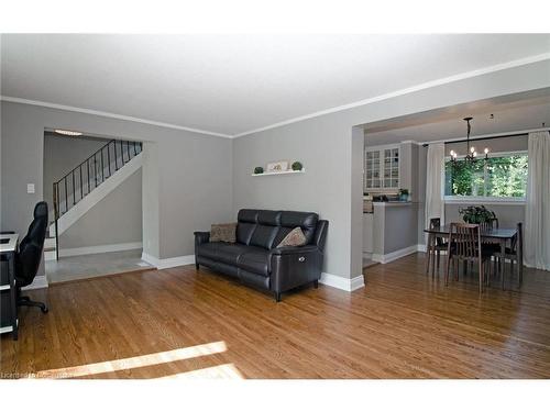 164 Mcmurchy Avenue S, Brampton, ON - Indoor Photo Showing Living Room