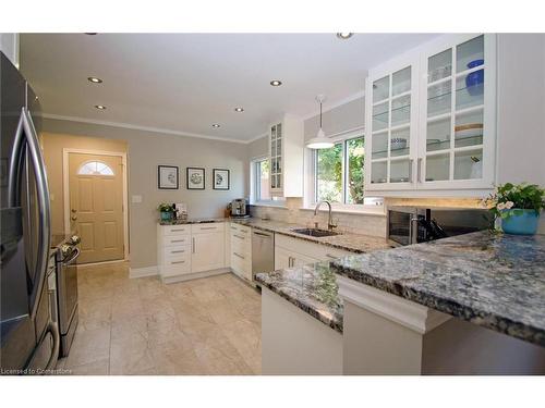 164 Mcmurchy Avenue S, Brampton, ON - Indoor Photo Showing Kitchen With Upgraded Kitchen