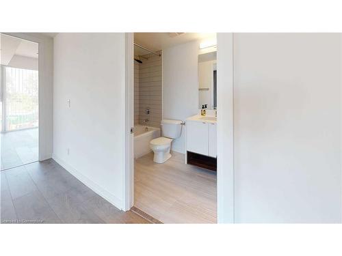 A303-1117 Cooke Boulevard, Burlington, ON - Indoor Photo Showing Bathroom