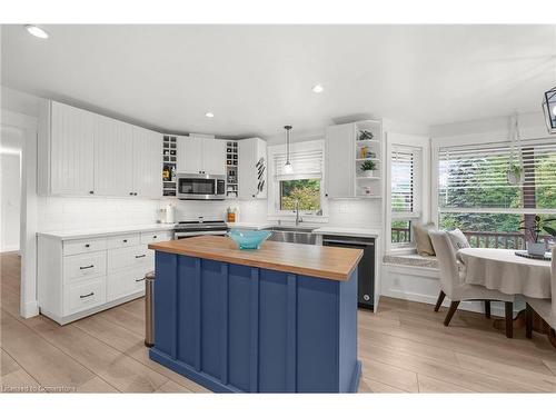 25 Lisbon Court, Wasaga Beach, ON - Indoor Photo Showing Kitchen