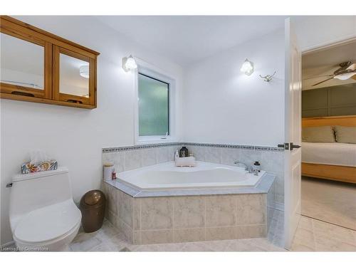 25 Lisbon Court, Wasaga Beach, ON - Indoor Photo Showing Bathroom