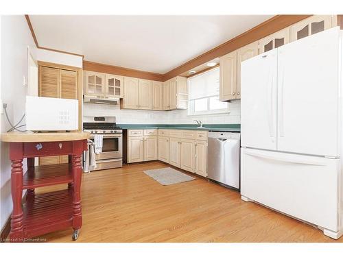 32 King Richard Court, Markham, ON - Indoor Photo Showing Kitchen