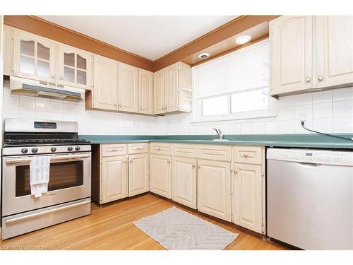 32 King Richard Court, Markham, ON - Indoor Photo Showing Kitchen