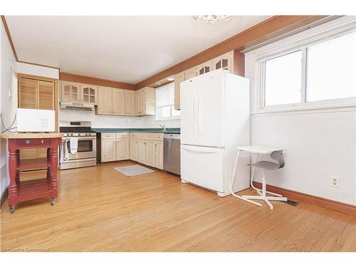 32 King Richard Court, Markham, ON - Indoor Photo Showing Kitchen