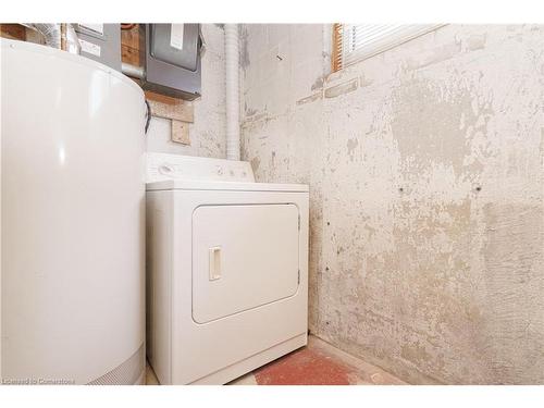 32 King Richard Court, Markham, ON - Indoor Photo Showing Laundry Room