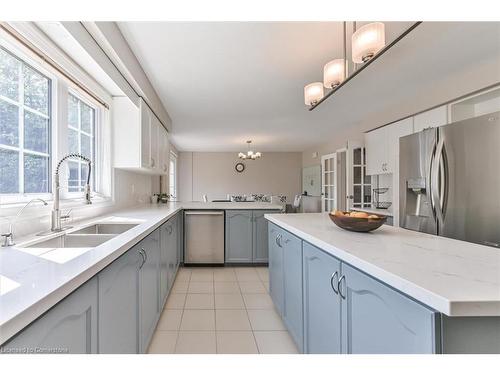 3588 Thorpedale Court, Mississauga, ON - Indoor Photo Showing Kitchen With Double Sink