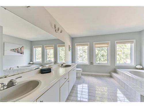 3588 Thorpedale Court, Mississauga, ON - Indoor Photo Showing Bathroom