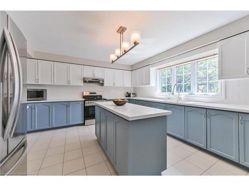 3588 Thorpedale Court, Mississauga, ON - Indoor Photo Showing Kitchen With Upgraded Kitchen