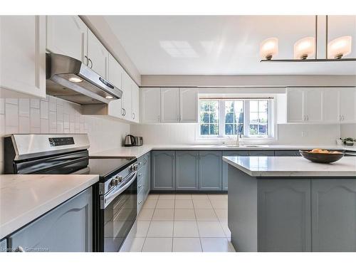 3588 Thorpedale Court, Mississauga, ON - Indoor Photo Showing Kitchen With Upgraded Kitchen