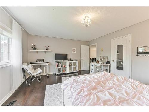 3588 Thorpedale Court, Mississauga, ON - Indoor Photo Showing Bedroom