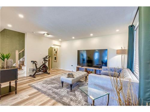 3109 Stornoway Circle, Oakville, ON - Indoor Photo Showing Living Room